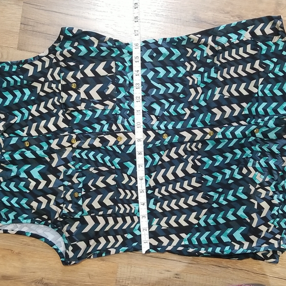 MCMGMAXAZRIA Green Black White Sleeveless Shirt with front pockets - Picture 11 of 14